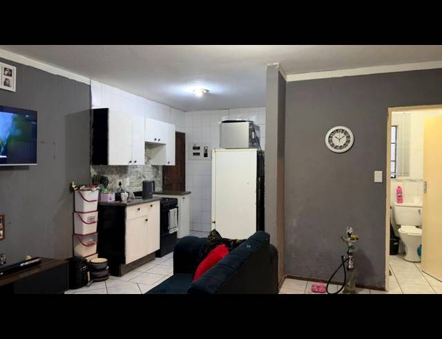 2 BEDROOM APARTMENT FOR SALE IN ROODEPOORT WEST